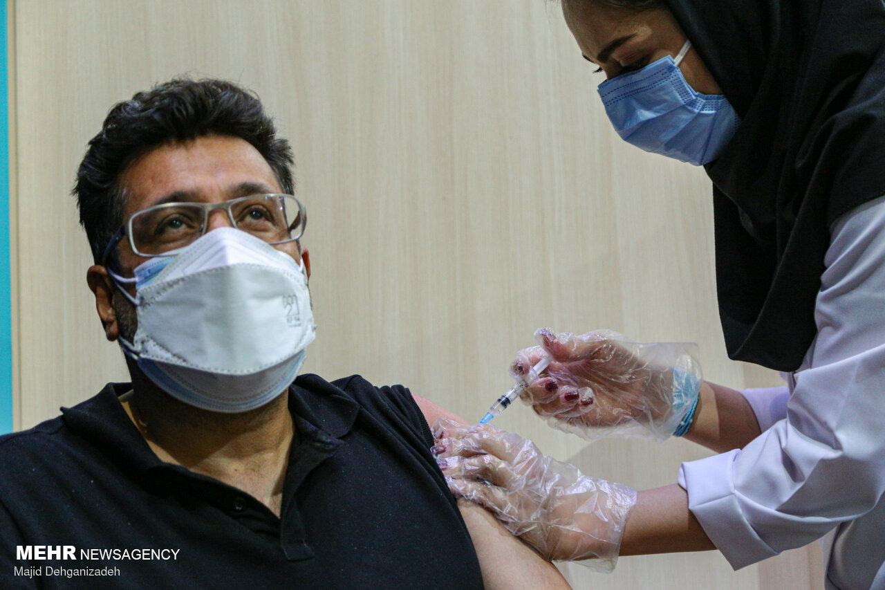 تبدیل شدن پایگاه انقلاب یزد به پایگاه واکسیناسیون | بیمارستان سیدالشهداء یزد