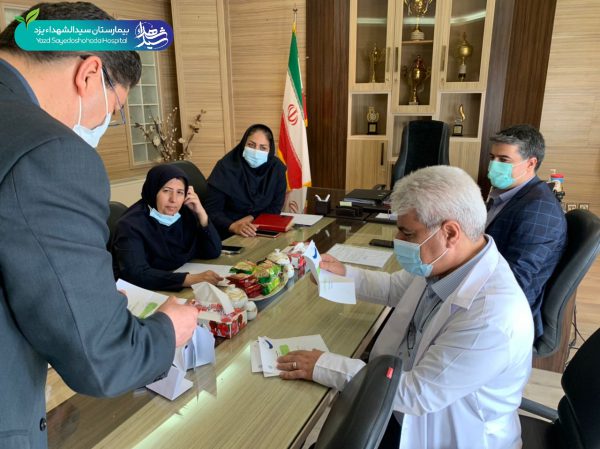 به گزارش روابط عمومی، با برگزاری انتخابات و مشارکت پزشکان داخلی قلب و عروق در بیمارستان، جناب آقای دکتر جلال دستمالچی به عنوان مدیر جدید گروه تخصصی پزشکی داخلی قلب و عروق بیمارستان سیدالشهداء یزد انتخاب شدند. مدیرگروه تخصصی داخلی قلب و عروق بیمارستان سیدالشهداء انتخاب شد | بیمارستان سیدالشهداء یزد